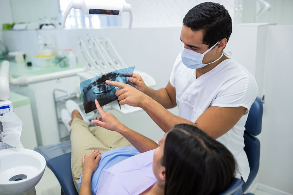 dentist-examining-x-ray-with-patient-1010px